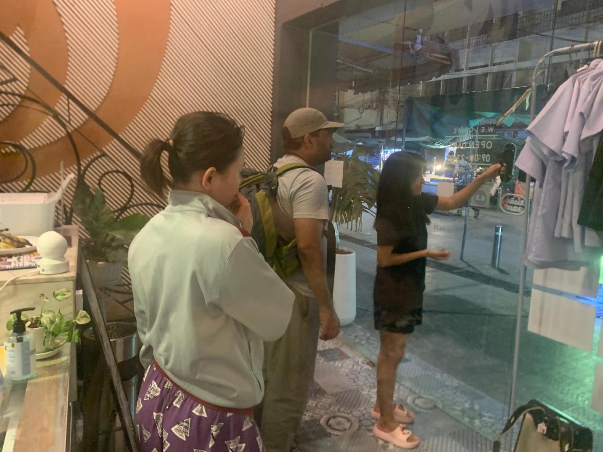 Susu Khaosan Hostel Bangkok Exteriör bild