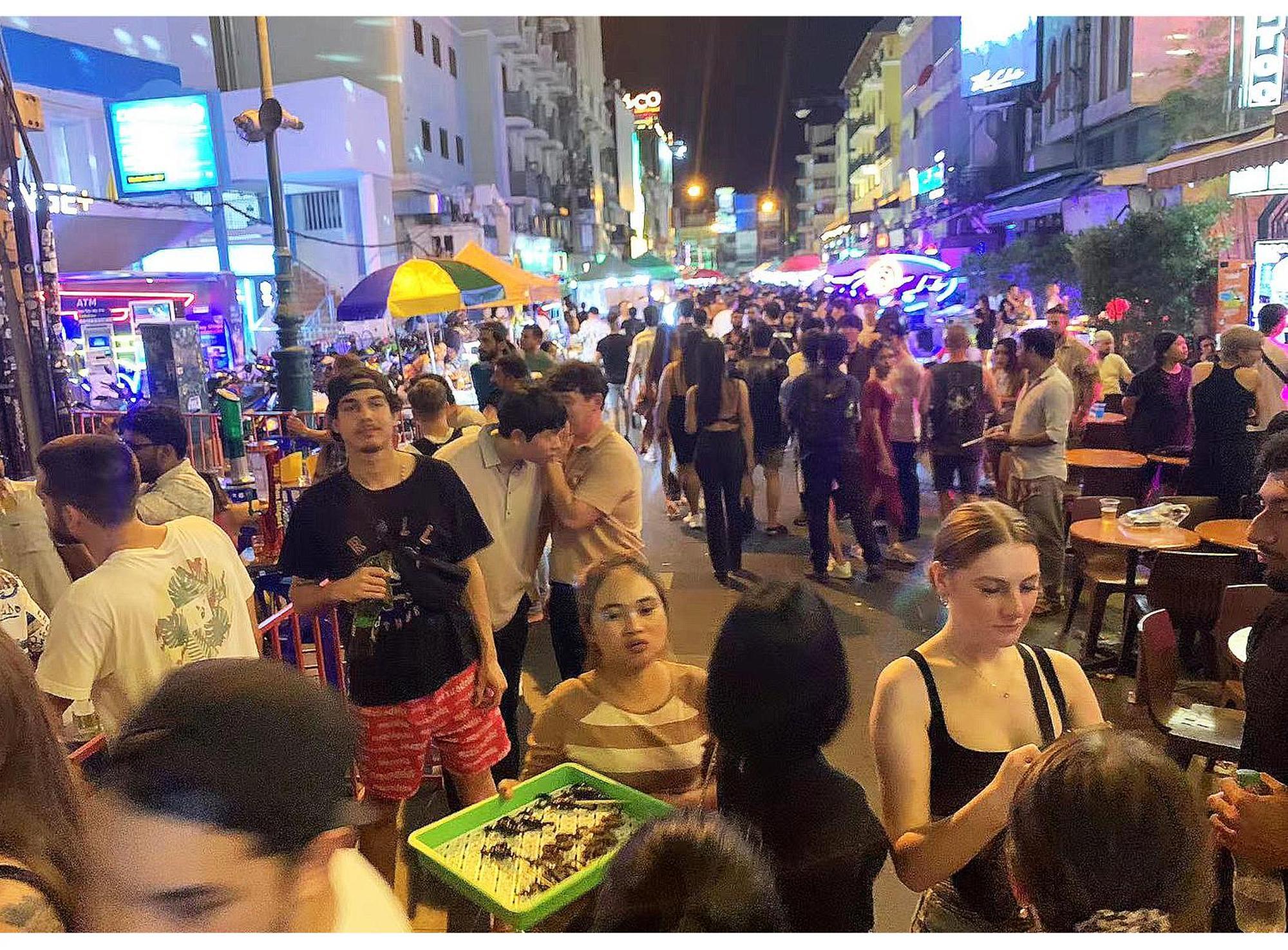 Susu Khaosan Hostel Bangkok Exteriör bild